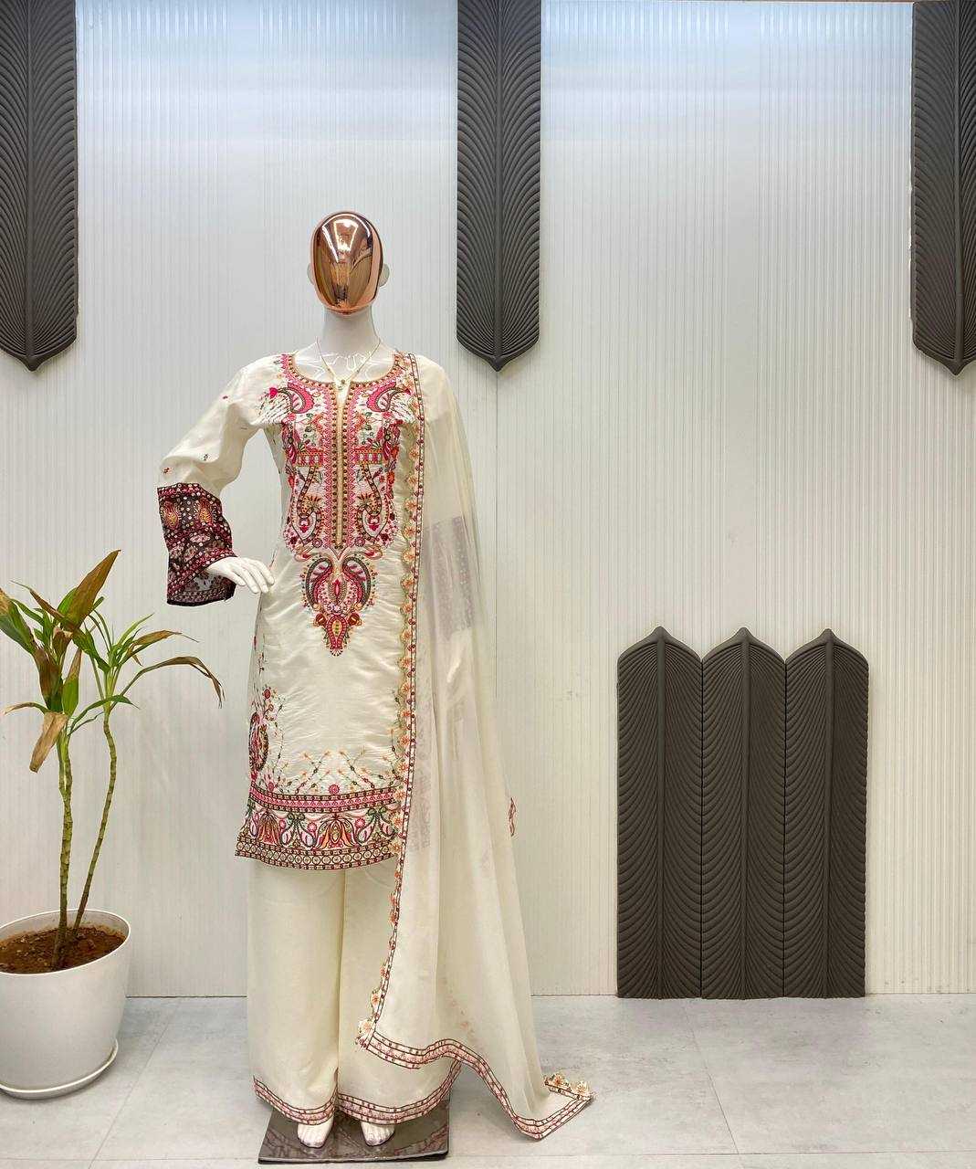 Heavy Roman Embroidered  Silk Suit UNV-ST-043