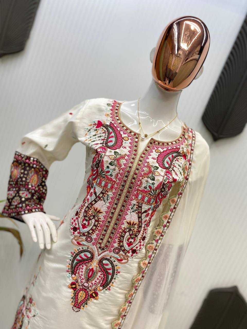Heavy Roman Embroidered  Silk Suit UNV-ST-043