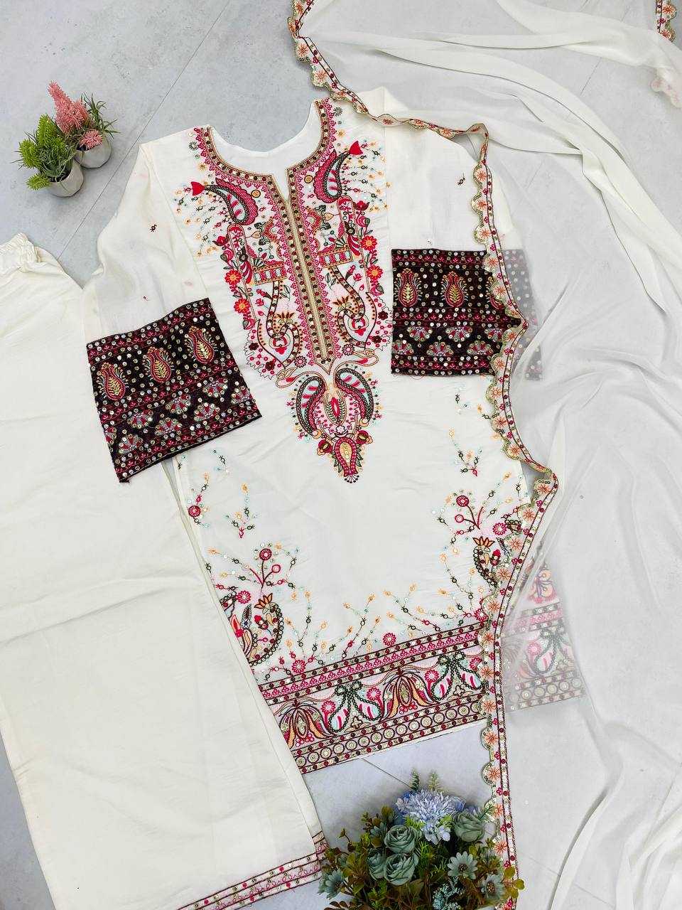 Heavy Roman Embroidered  Silk Suit UNV-ST-043