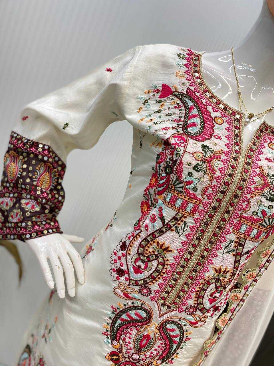 Heavy Roman Embroidered  Silk Suit UNV-ST-043