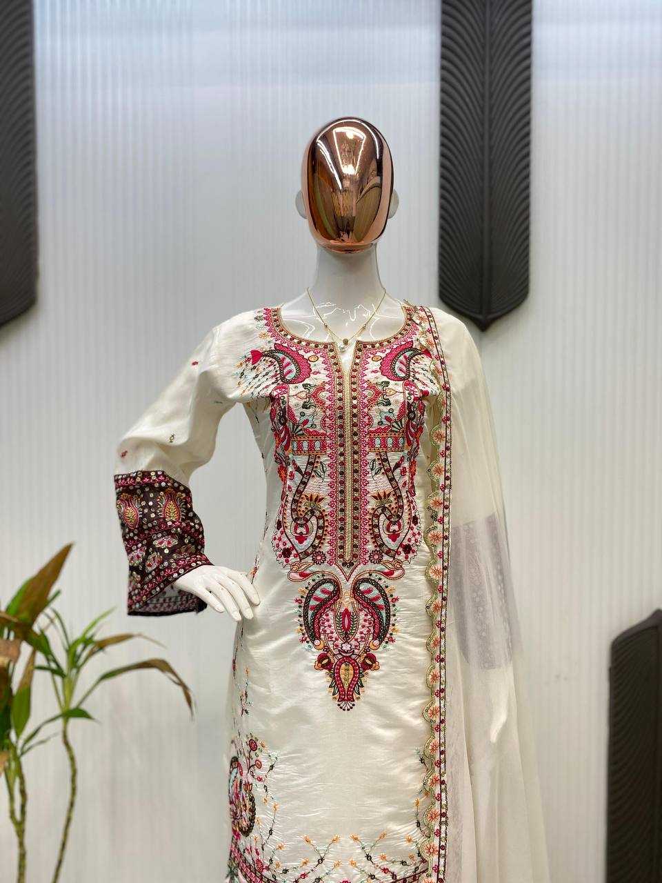 Heavy Roman Embroidered  Silk Suit UNV-ST-043