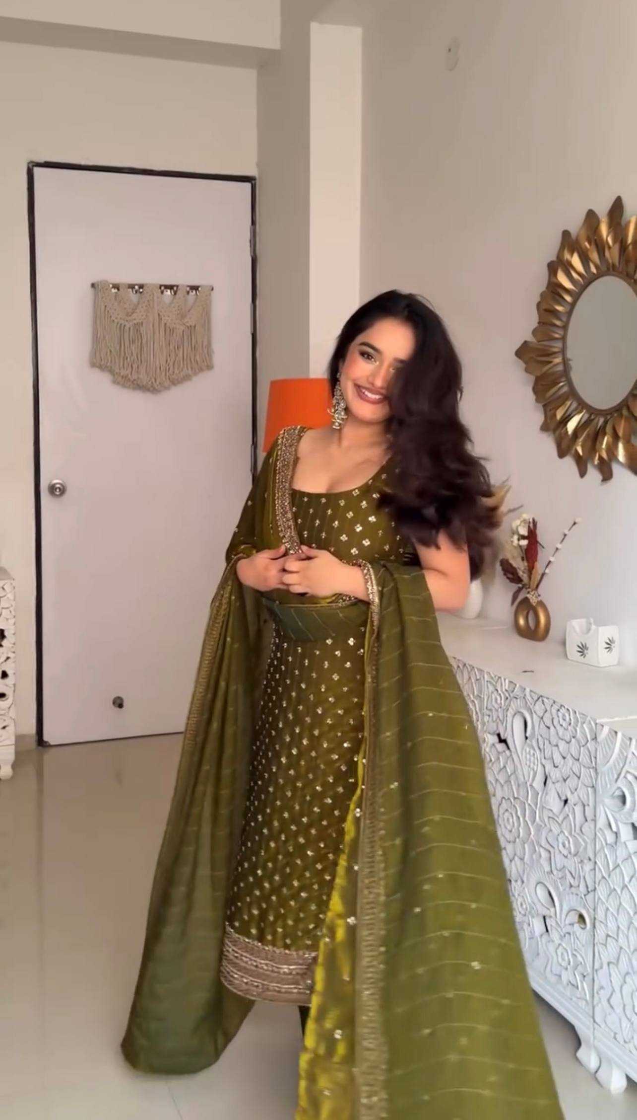 Fendy Embroidered Sleeveless Suit UNV-ST-039