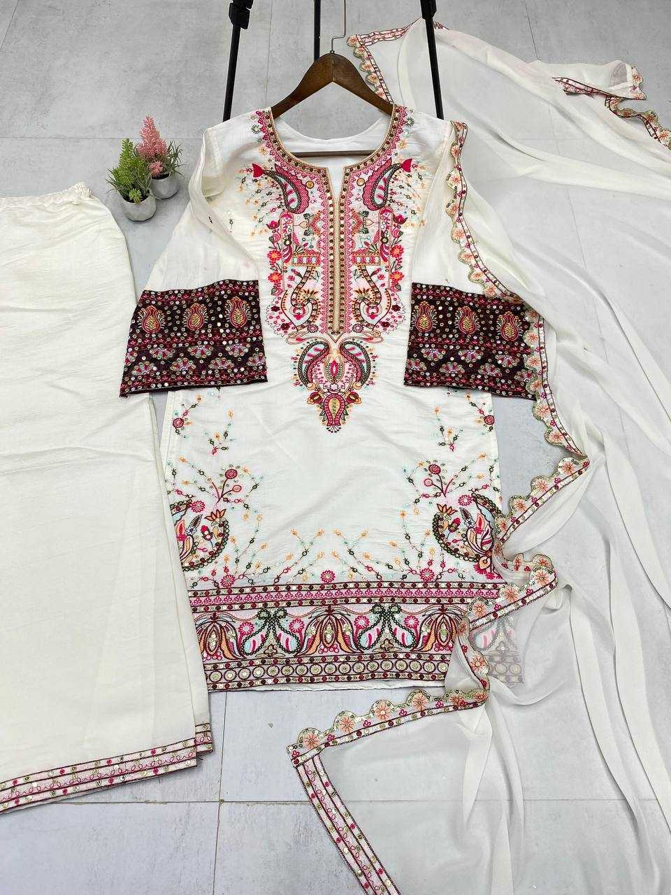 Heavy Roman Embroidered  Silk Suit UNV-ST-043