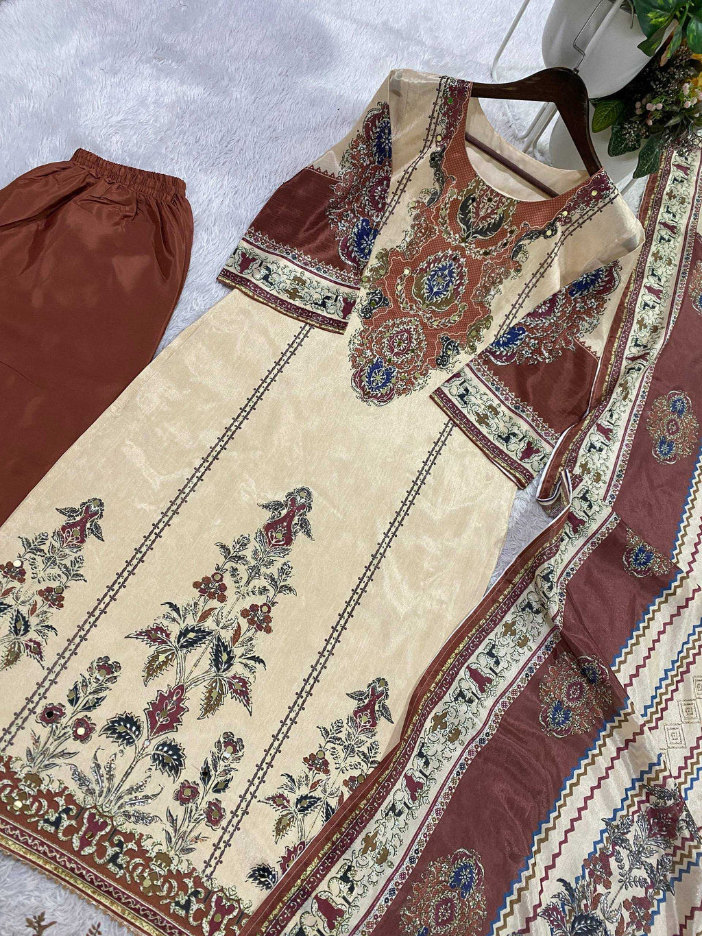 Printed Chinon Silk Suit UNV-ST-012