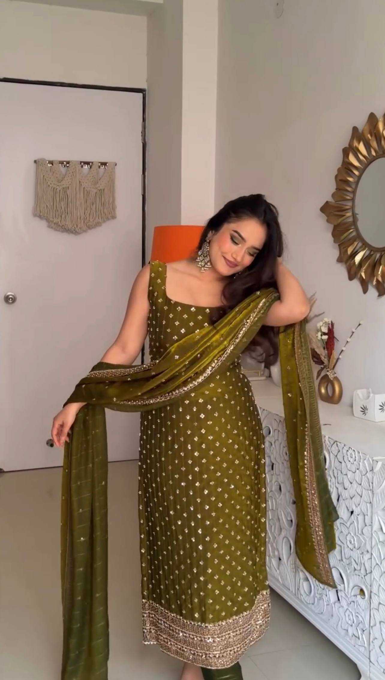 Fendy Embroidered Sleeveless Suit UNV-ST-039
