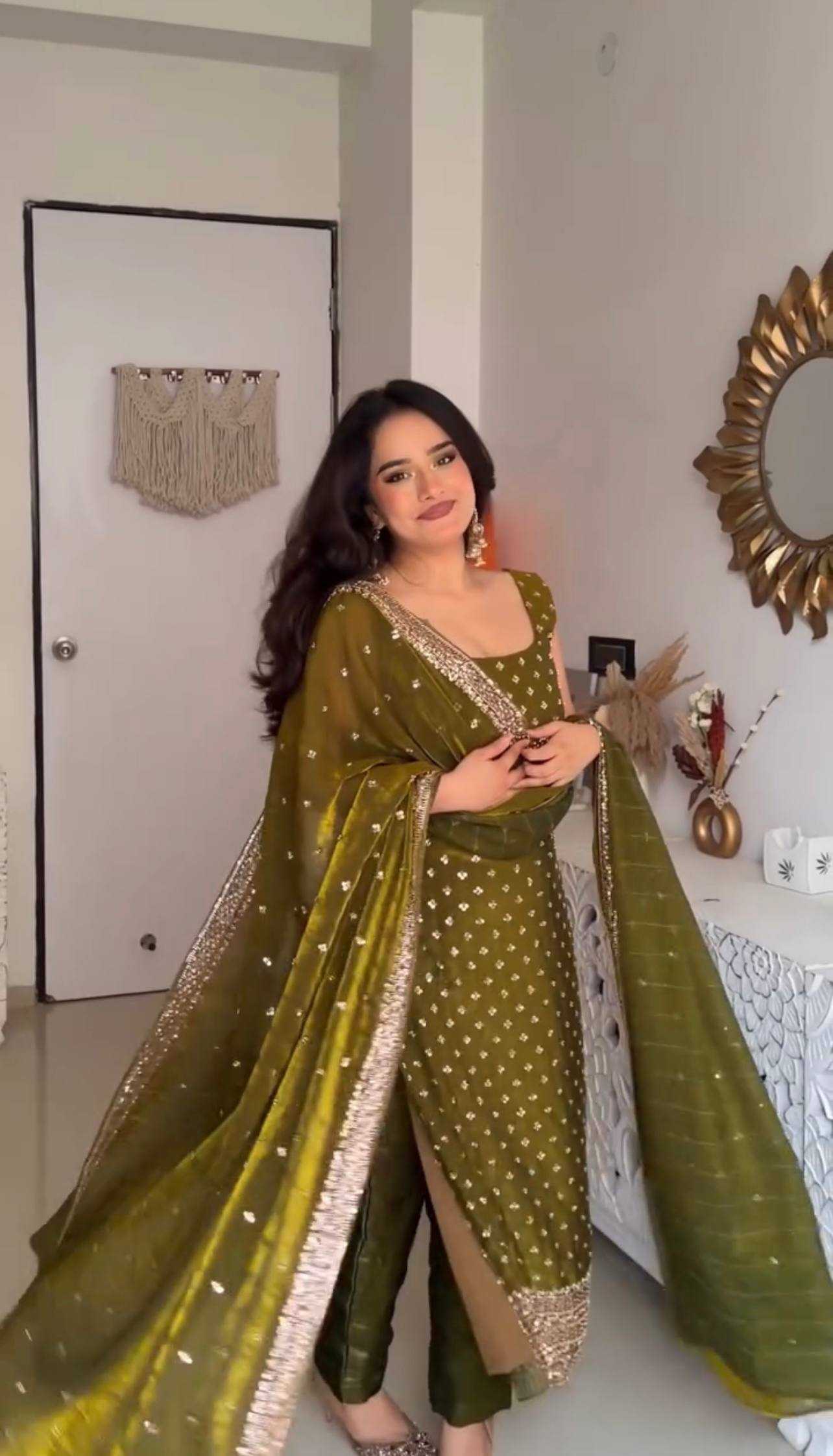 Fendy Embroidered Sleeveless Suit UNV-ST-039