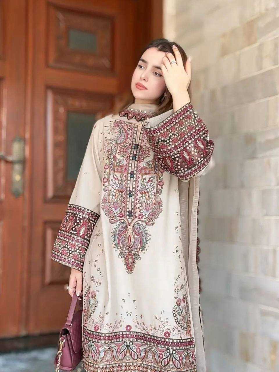 Heavy Roman Embroidered  Silk Suit UNV-ST-043