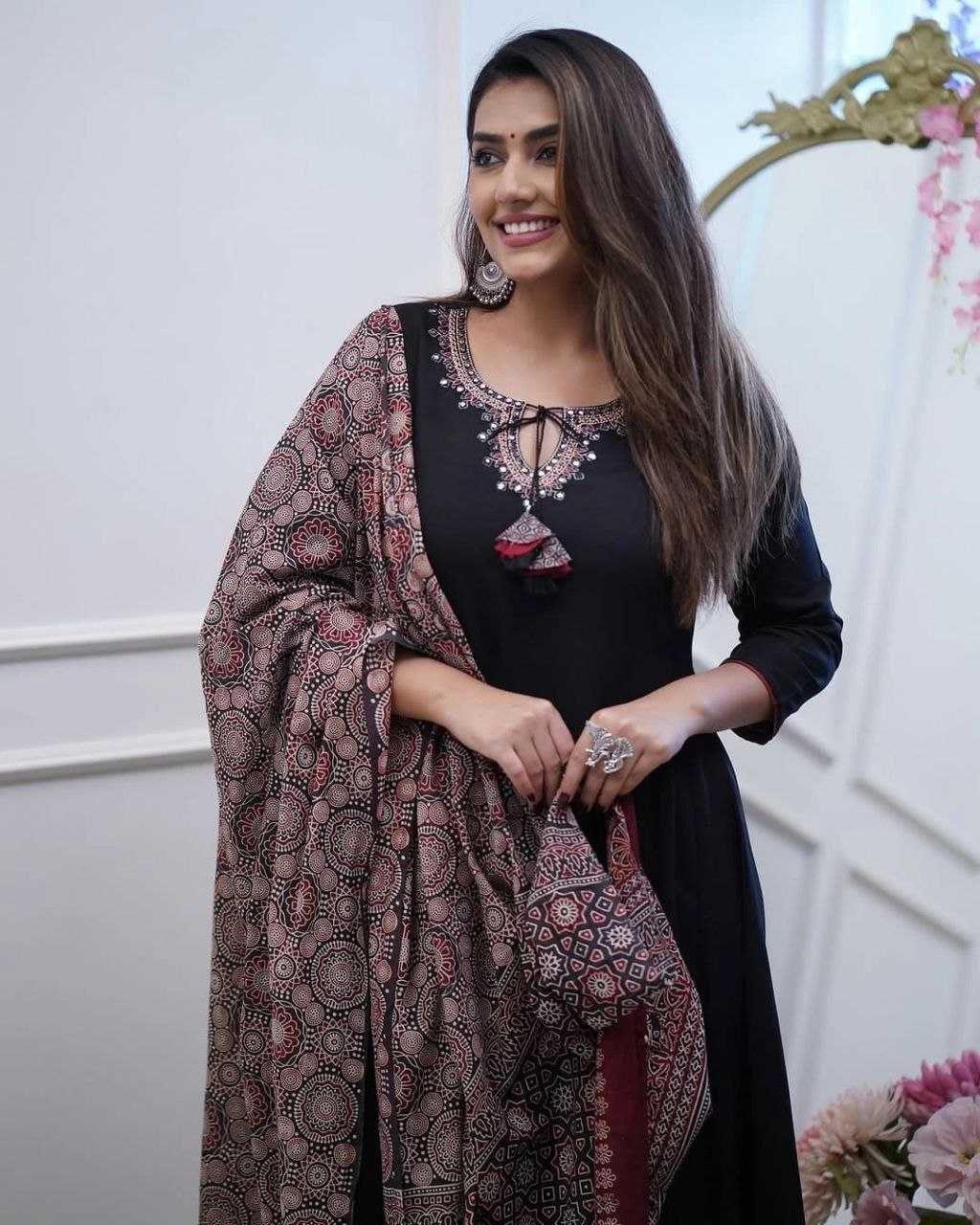 Viscose Chanderi Suit UNV-ST-048