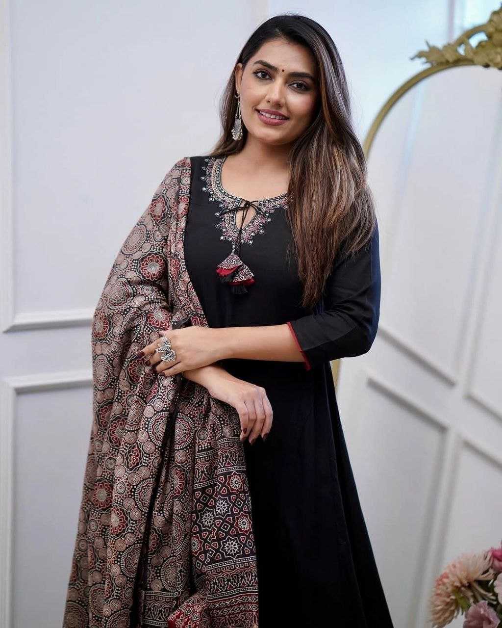 Viscose Chanderi Suit UNV-ST-048
