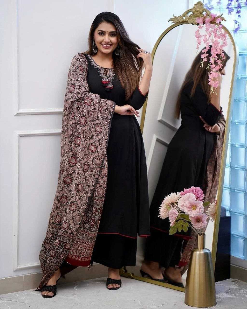 Viscose Chanderi Suit UNV-ST-048